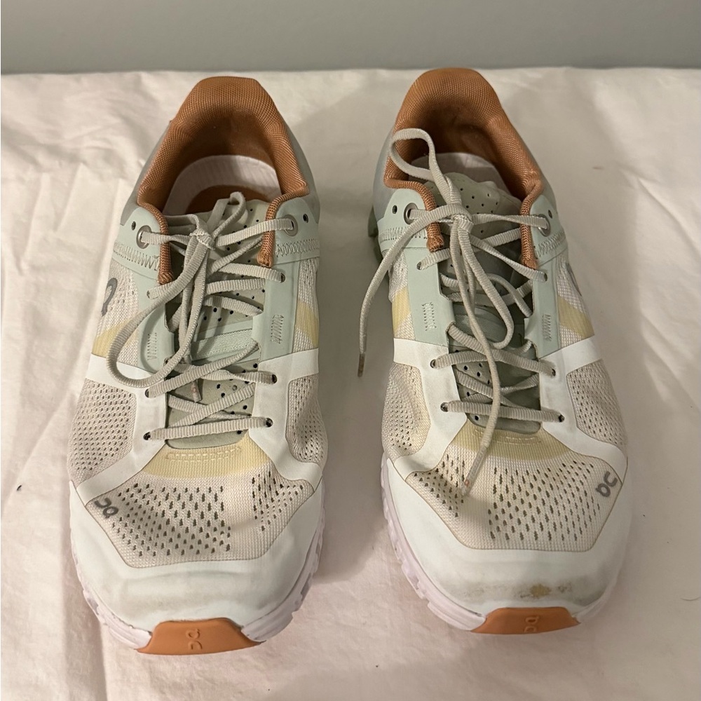 On Cloud Cloudflow Running Women's Athletic Shoes in Aloe/White